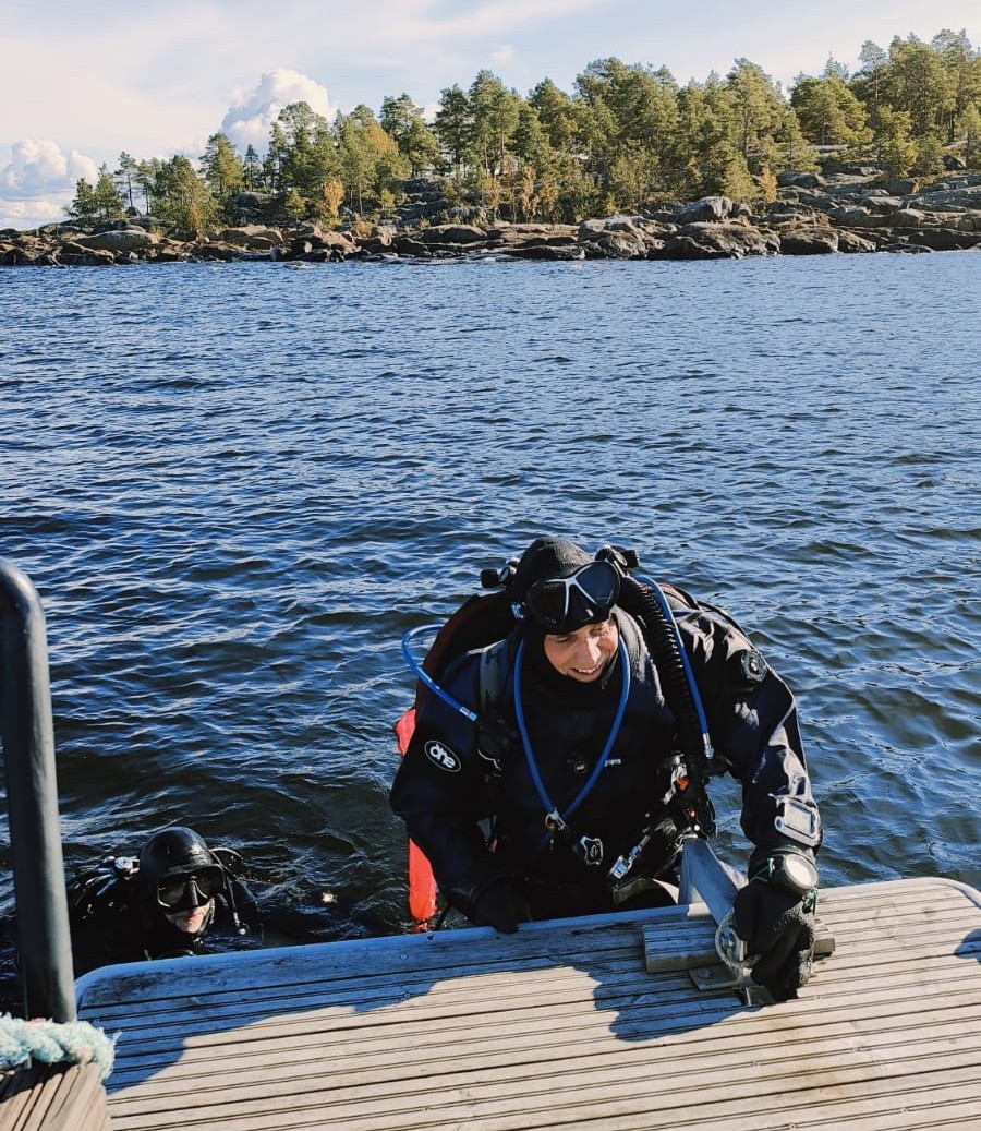 Sukeltajamme matkalla pinnan alle